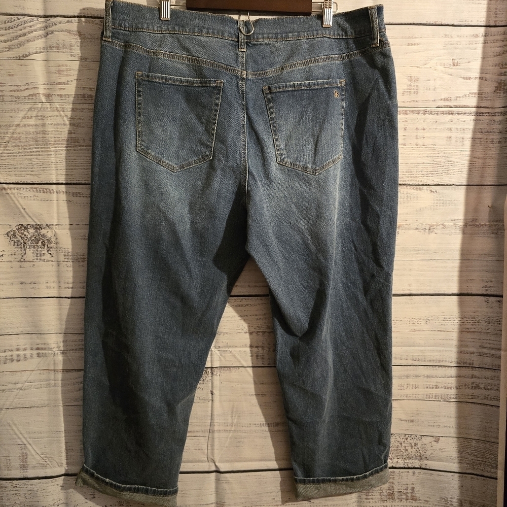 NWT Jessica Simpson Plus Size 18W Womans Distressed Jean Capris - Picture 2 of 6